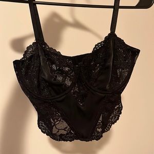 Sexy Windsor Cropped Lace Top